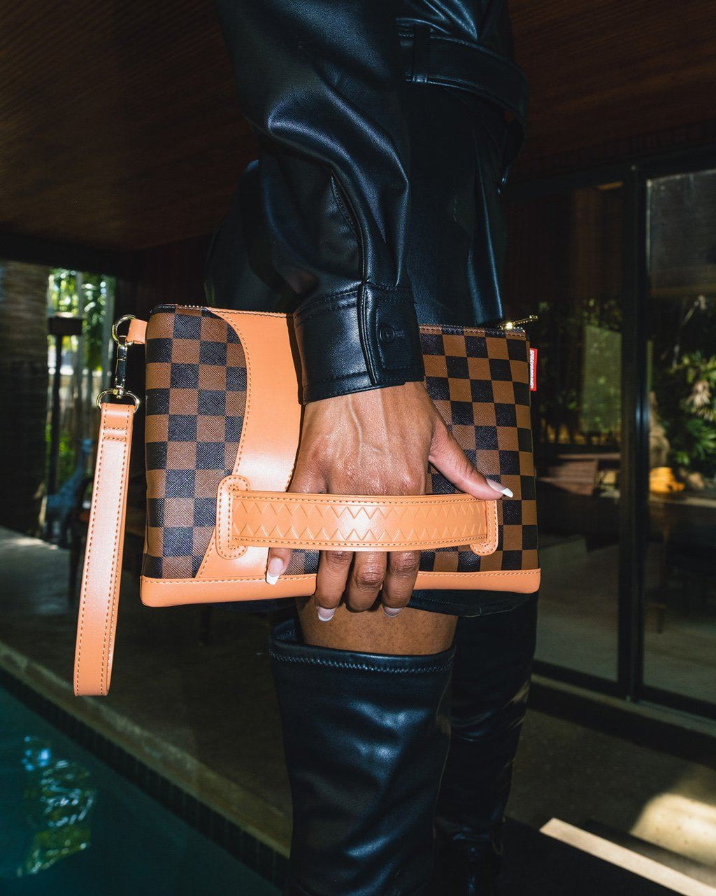 HENNY AIR TO THE THRONE CROSSOVER CLUTCH