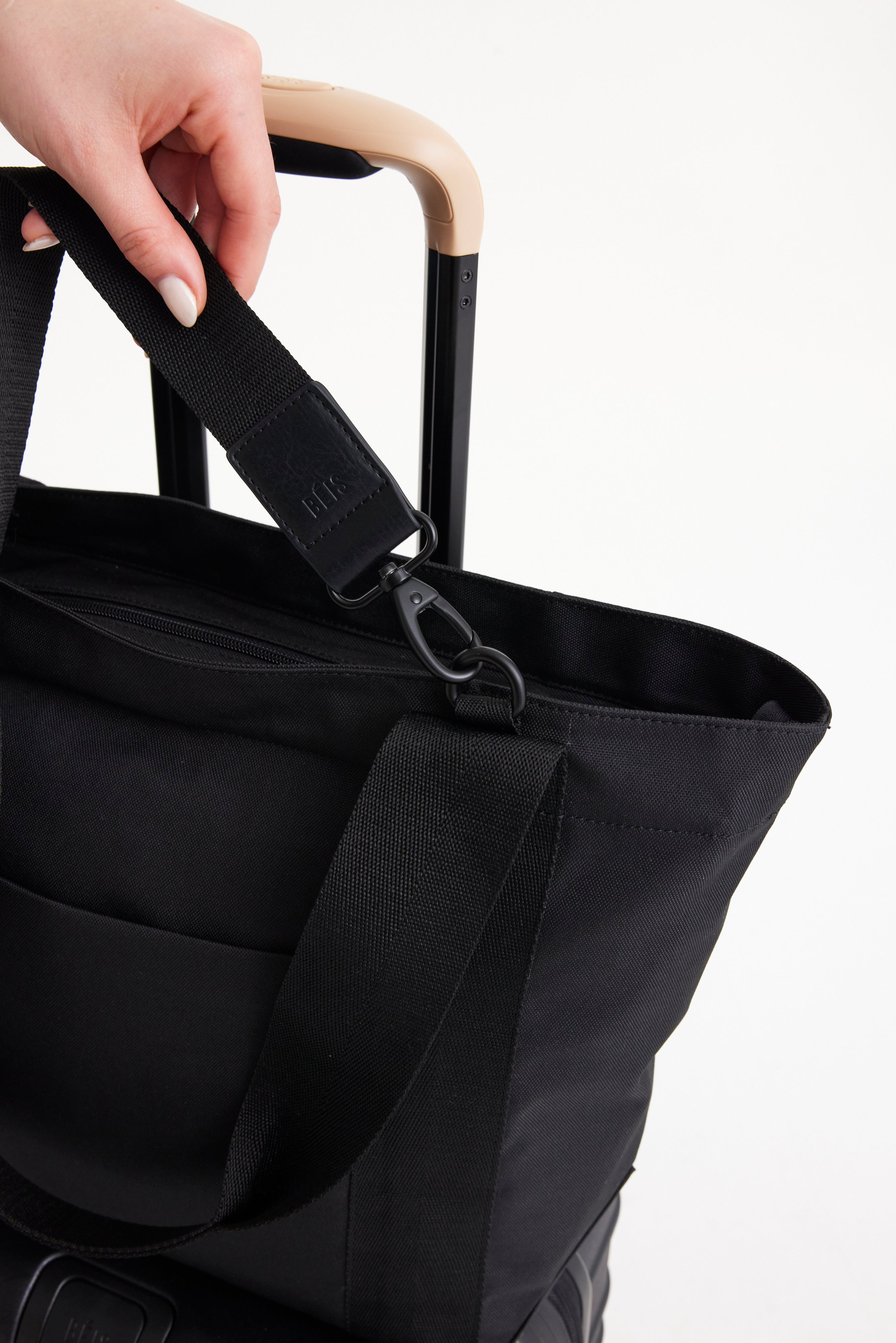 Resale The B�ISics Tote in Black