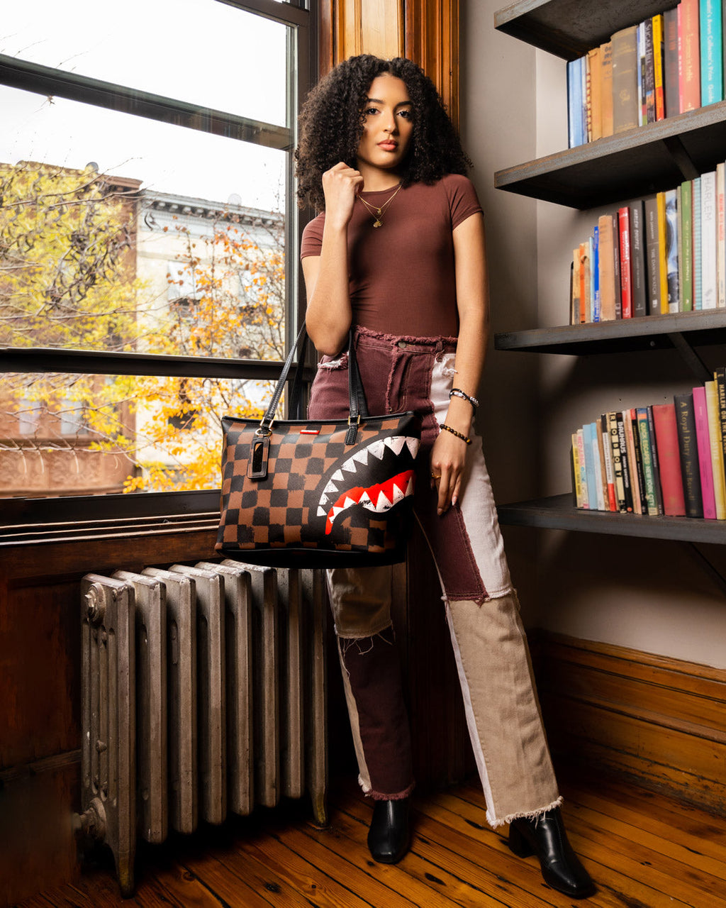 SHARKS IN PARIS VANQUISH TOTE